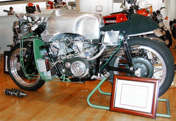 De Moto Guzzi V8 was vroeger al zeldzaam, nu zien we hem alleen nog maar tijdens speciale evenementen en in het museum